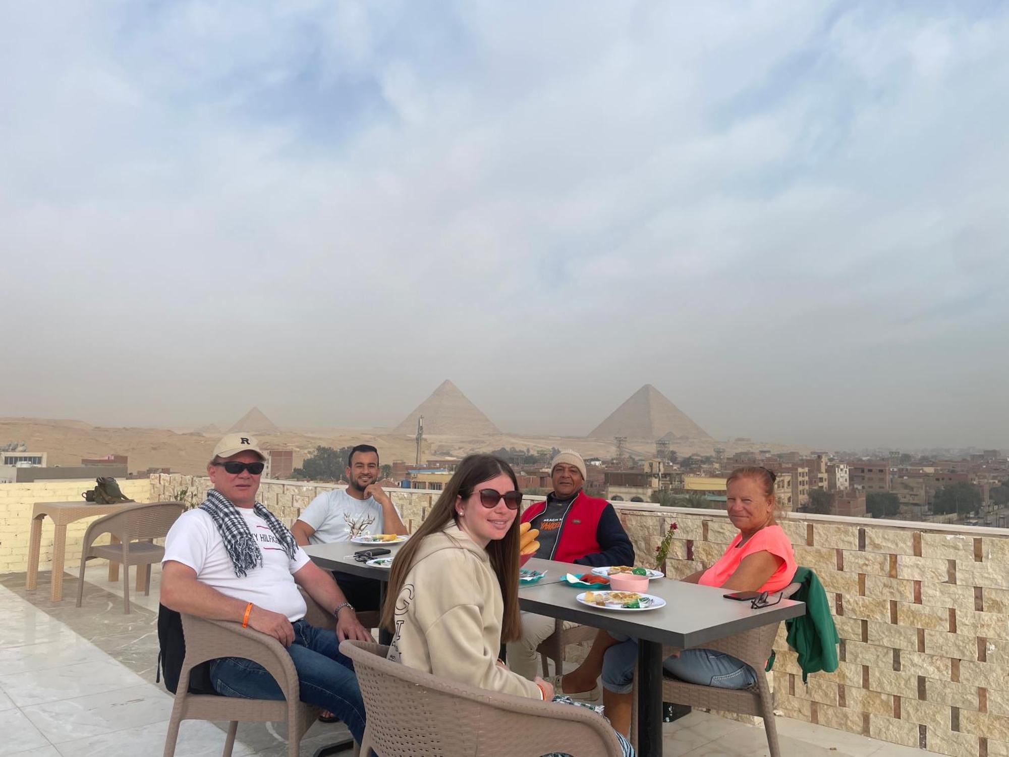 Golden Mask Pyramids Otel *